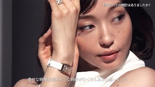 松島花、フランク ミュラー身につけ美ポーズ　モノトーンコーデで魅了　新ビジュアルの撮影風景を公開