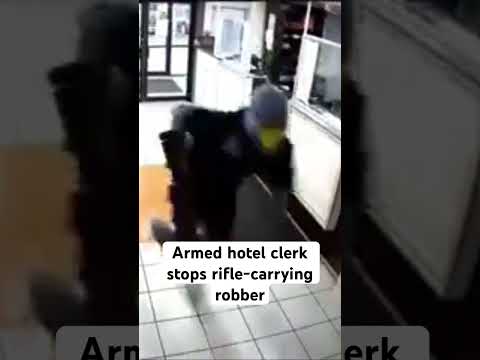 Hotel clerk stops rifle-carrying robber in Texas