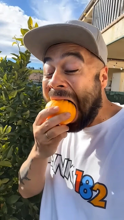 Want to try my oranges?🍓🤩🍒🍊#food challenge