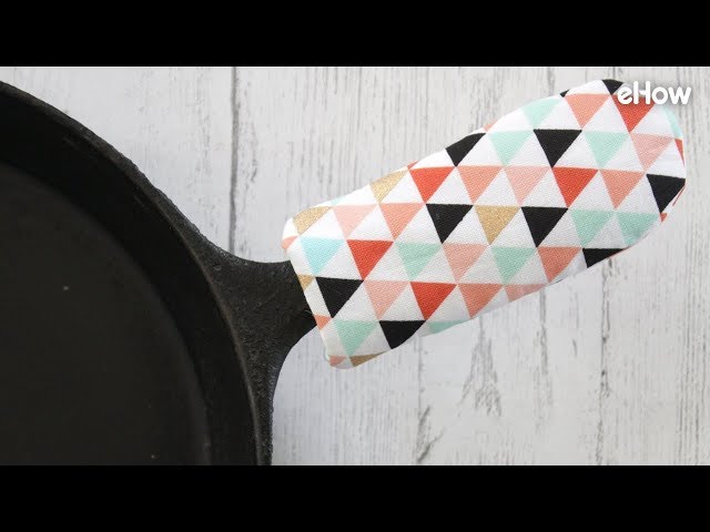 DIY Cast Iron Skillet Handle Cover With A Free Printable Pattern