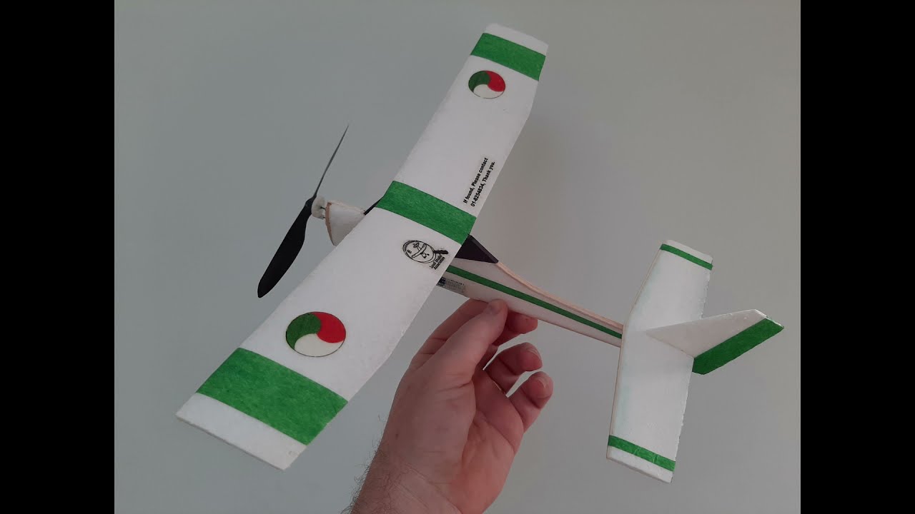 Small electric model airplanes using supercapacitors