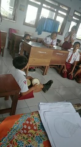Kegiatan murid mengisi waktu saat jam istirahat