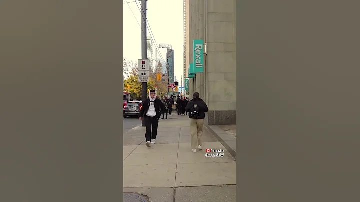 On Queen St W 🇨🇦, #downtown #downtowntoronto #toronto #shorts