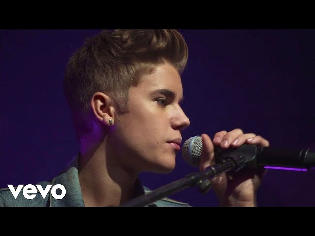 Justin Bieber - Boyfriend (Acoustic) (Live) class=