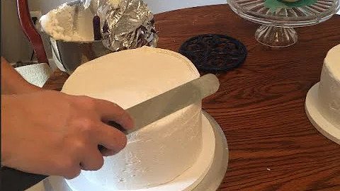 Basic Cake Decorating Tutorial - How to release, level, and frost a cake
