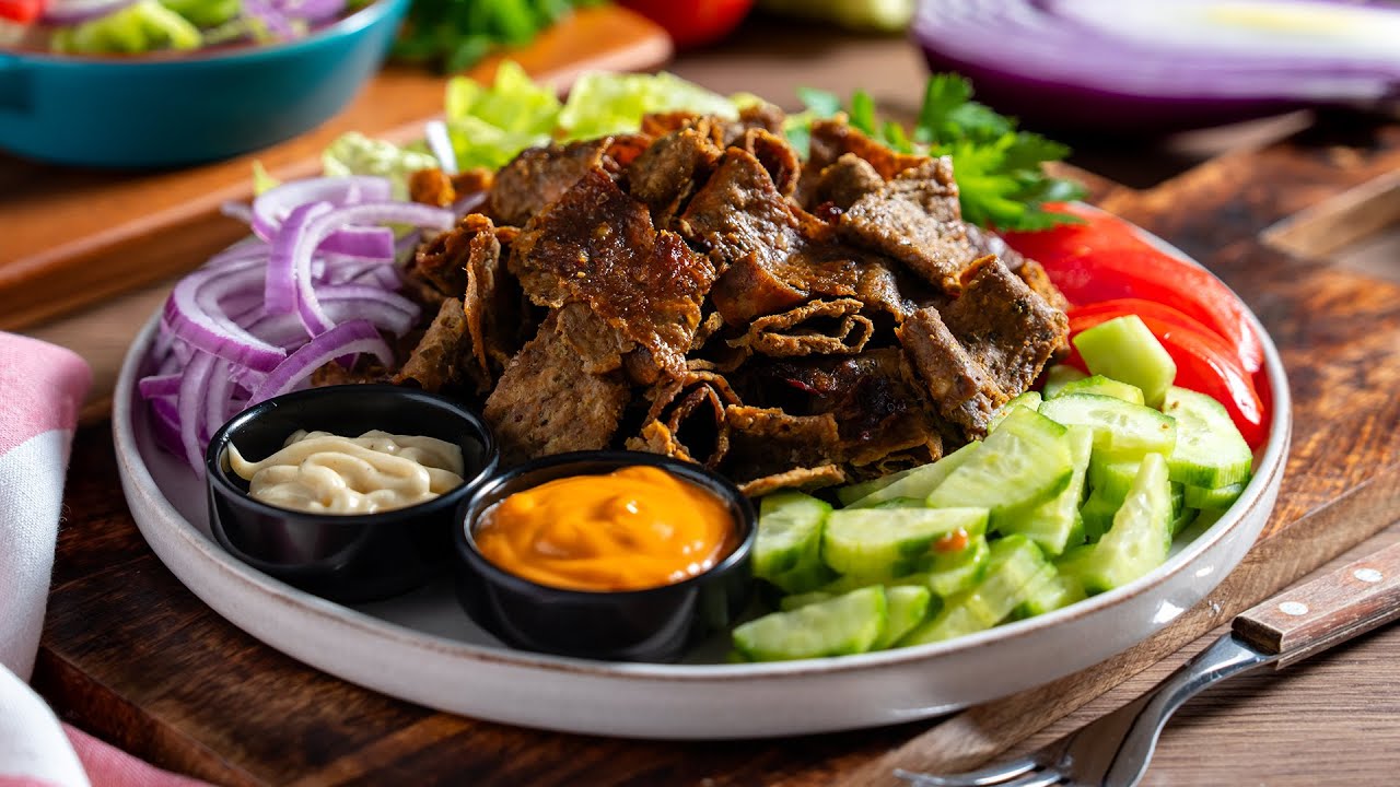 Kebab la tava, reteta simpla, suculenta si aromata (Mai bun ca la shaormerie!) – Video