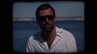 Félix Va À Lencontre Du Motard