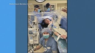 Swiftie sings Taylor Swift songs during brain surgery