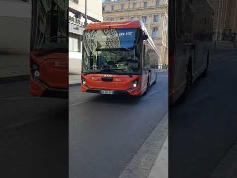 départ d'un Heuliez gx 337e sur la ligne 32 merci pour le signe