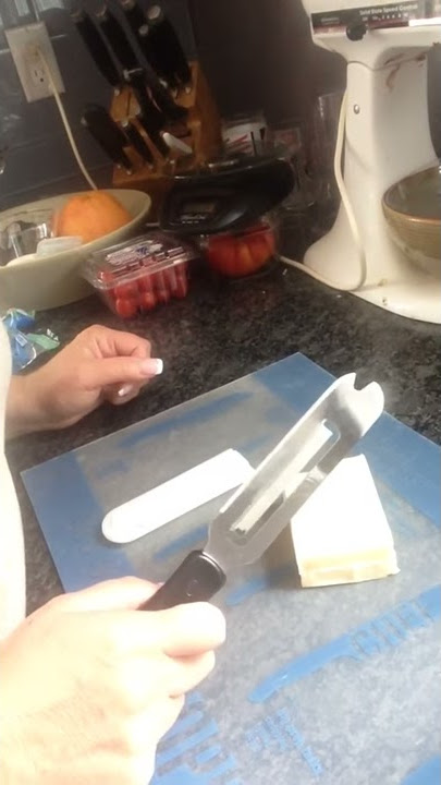 Pampered Chef demo: Cheese Knife and Salad Chopper 