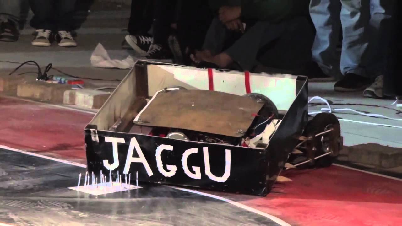 LUMS PsiFi'12 RoboWars - Jutt-Tech VS Jaggu - Final - YouTube