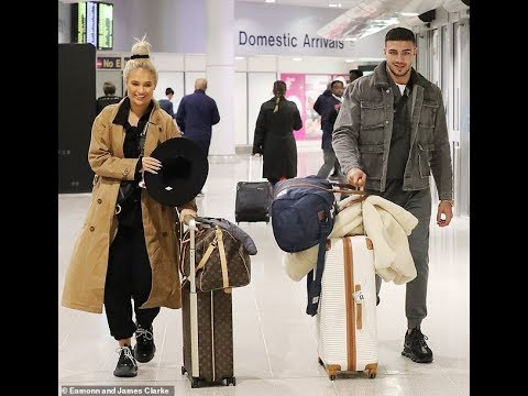 ✓ Love Island's Molly-Mae Hague and Tommy Fury look casual as they touch  down in Manchester Airport 