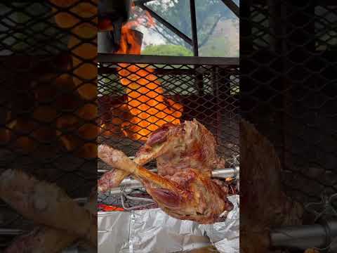 طهي لحم الضأن التقليدي في الهواء الطلق تجربة طهي لا بد من مشاهدتها