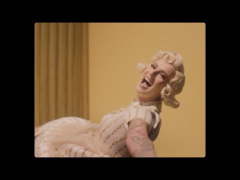 YAENNIVER feat Luci van Org - MDCHEN MDCHEN (Official Video)