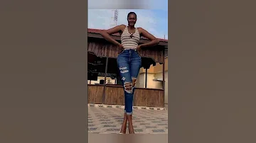 أطول بنت بالعالم من جنوب السودان وهى من قبيله تشتهر بطول أفرادها 