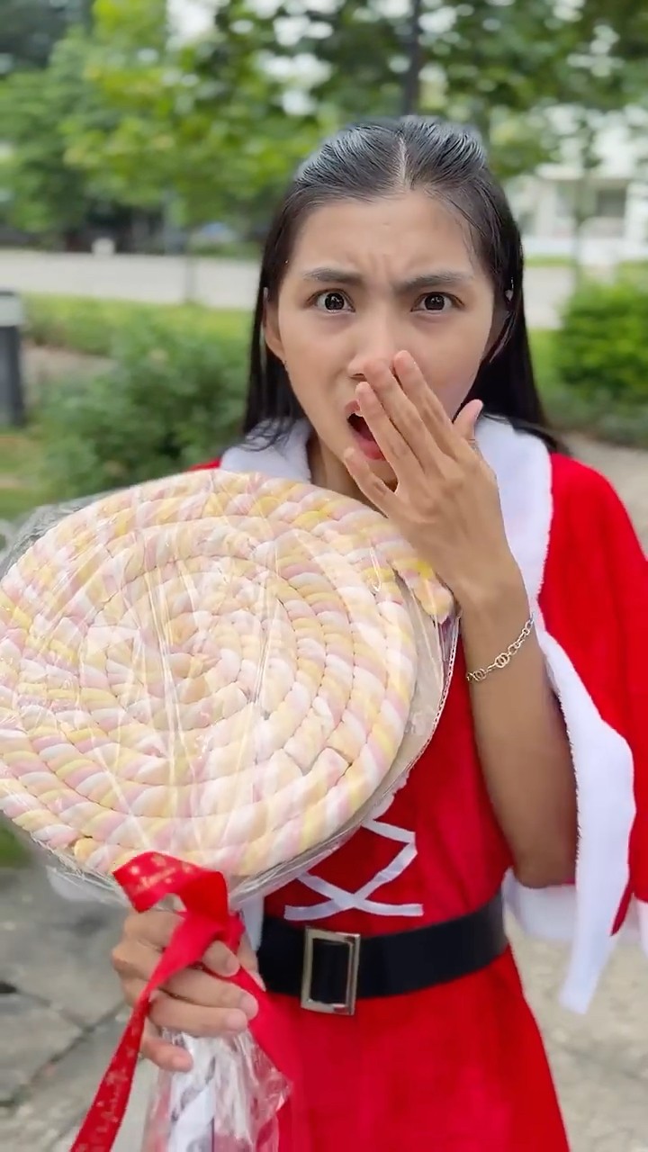 SH - Cây kẹo mút khổng lồ và cô gái tội nghiệp || Super candy and poor girl #shorts