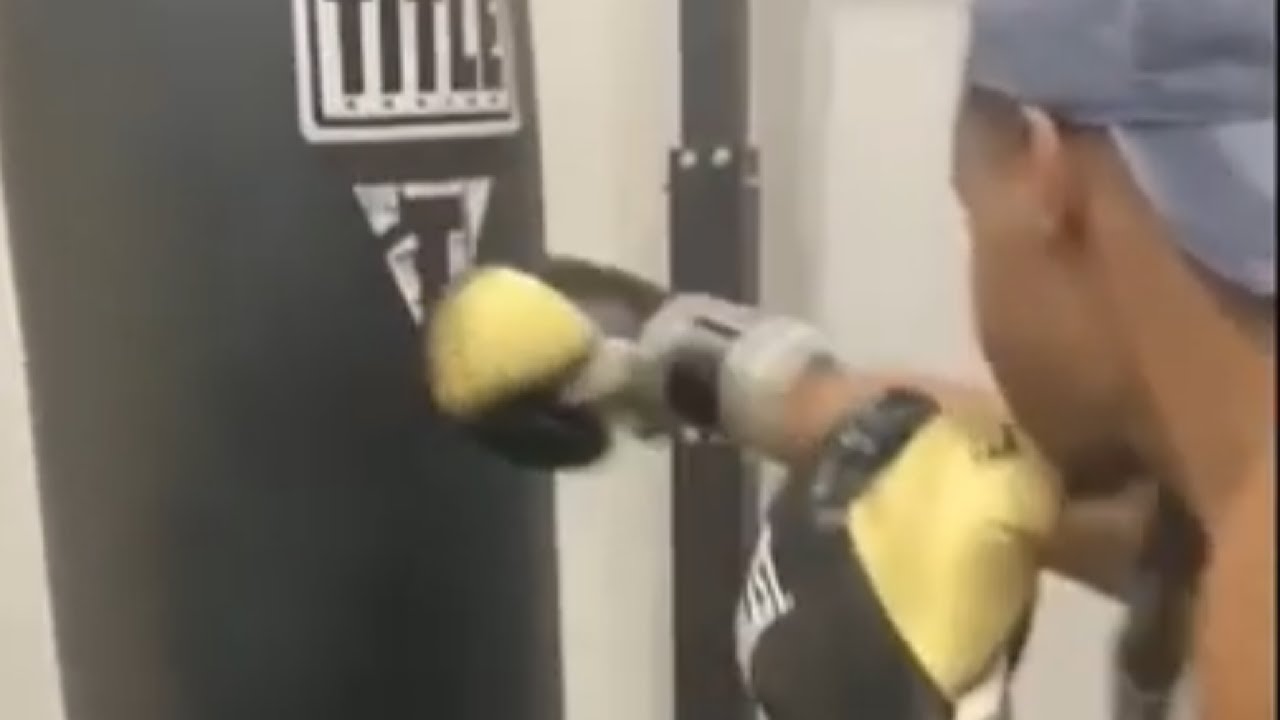 WORKING THE HEAVY BAG GOLD’S GYM (TOTOWA) (2) YouTube