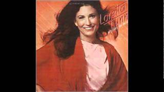 Loretta Lynn - Between The Preacher And The Lawyer chords