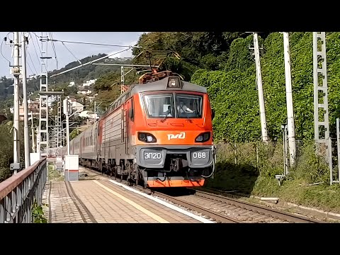Электровоз ЭП20-068 с