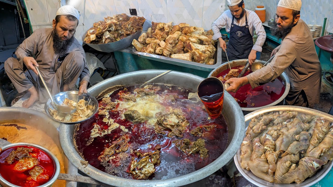BIGGEST SIRI PAYE COOKING in PESHAWAR 😱 | Famous Traditional Breakfast | Street Food Pakistan