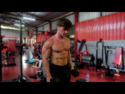 pov: you train in a £2 gym in Thailand