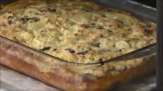 potato pastry with onion cream and mushrooms.מאפה תפוחי אדמה עם שמנת בצל ופטריות.