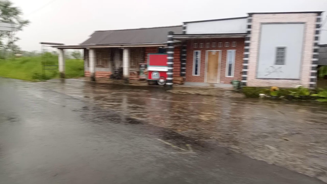 drizzling rain in a beautiful village with beautiful views of rice fields