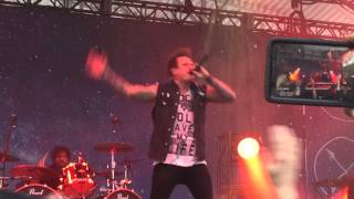 Papa roach live "between Angels and insects"