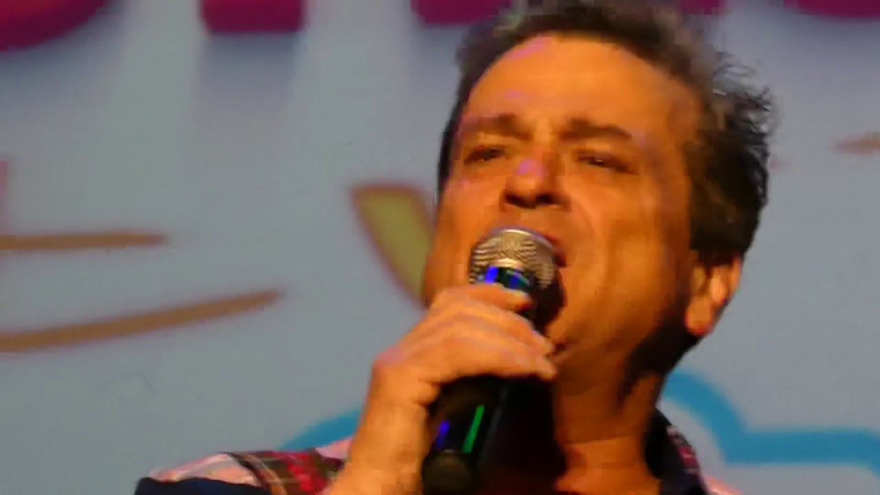 Please stay😌💗Les McKeown ‘s Legendary Bay City Rollers 🌹31,October 2018