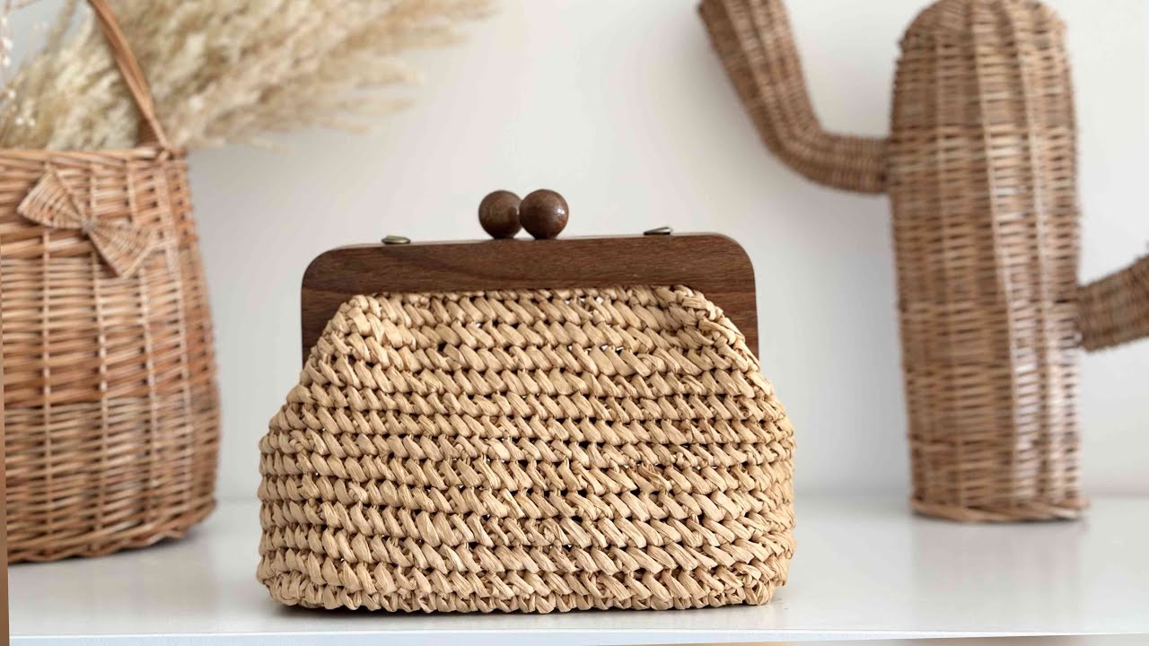 کیف دستی با دهانه ی چوبی