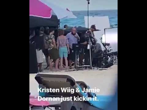 barb-&-star-go-to-vista-del-mar---jamie-and-kristen-wiig-on-set-(july-26,-2019))