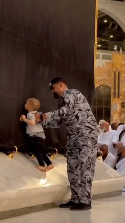 JUM'AT BERKAH‼️TENTARA HARRAM DAN ANAK KECIL SEDANG MENCIUM KA'BAH#shorts #masjidalharam #baitullah