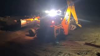 jcb 3dx super working at midnight