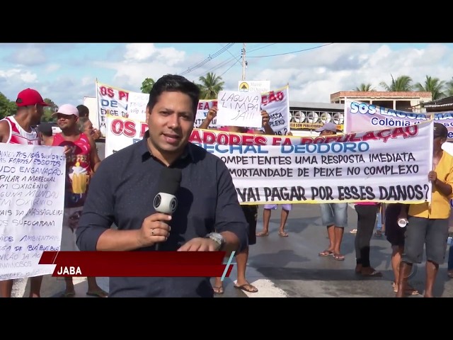 Pescadores realizaram protesto na AL-101 Sul, em Marechal Deodoro