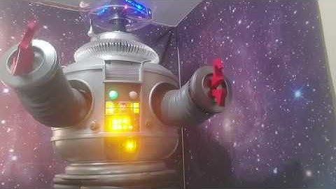 B9 Robot from Lost In Space Complete