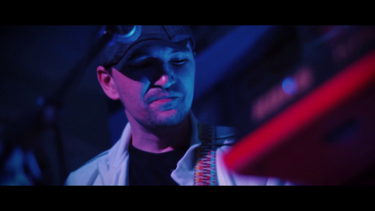 мать солдата великой отечественной войны. стих про мороз. злые морозы давно наша молодость. грустная девушка зимой. стихотворение про молодость.