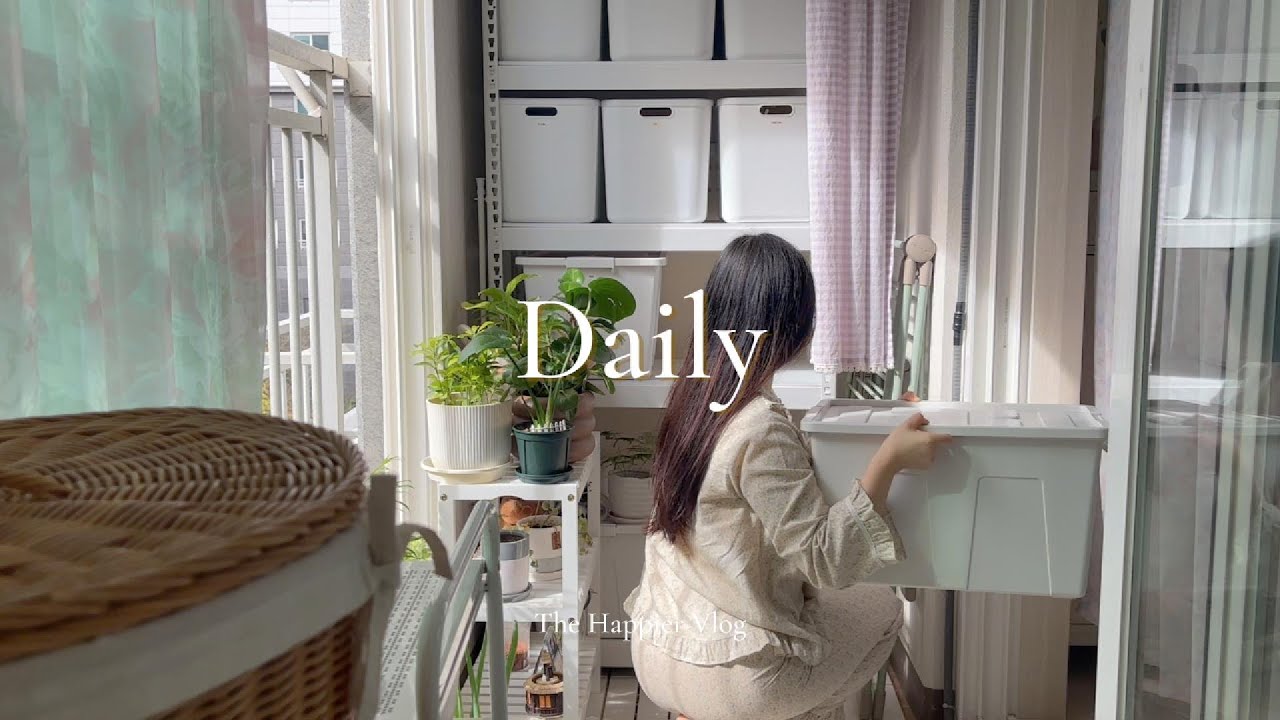 [vlog#24] [SUB] 계절 옷 정리ㅣ새로운 조명ㅣ배달 단무지로 단무지무침 만들기ㅣ깻잎지 만들기ㅣ스타피필름 분갈이 🪴