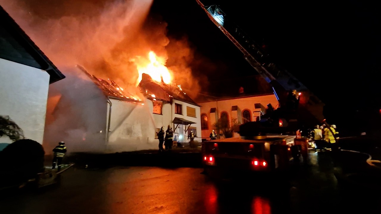 Schwere Nacht in Dommershausen: Ein Flammenmeer hielt heute Nacht rund 70 Einsatzkräfte in Atem. 🔥🚒