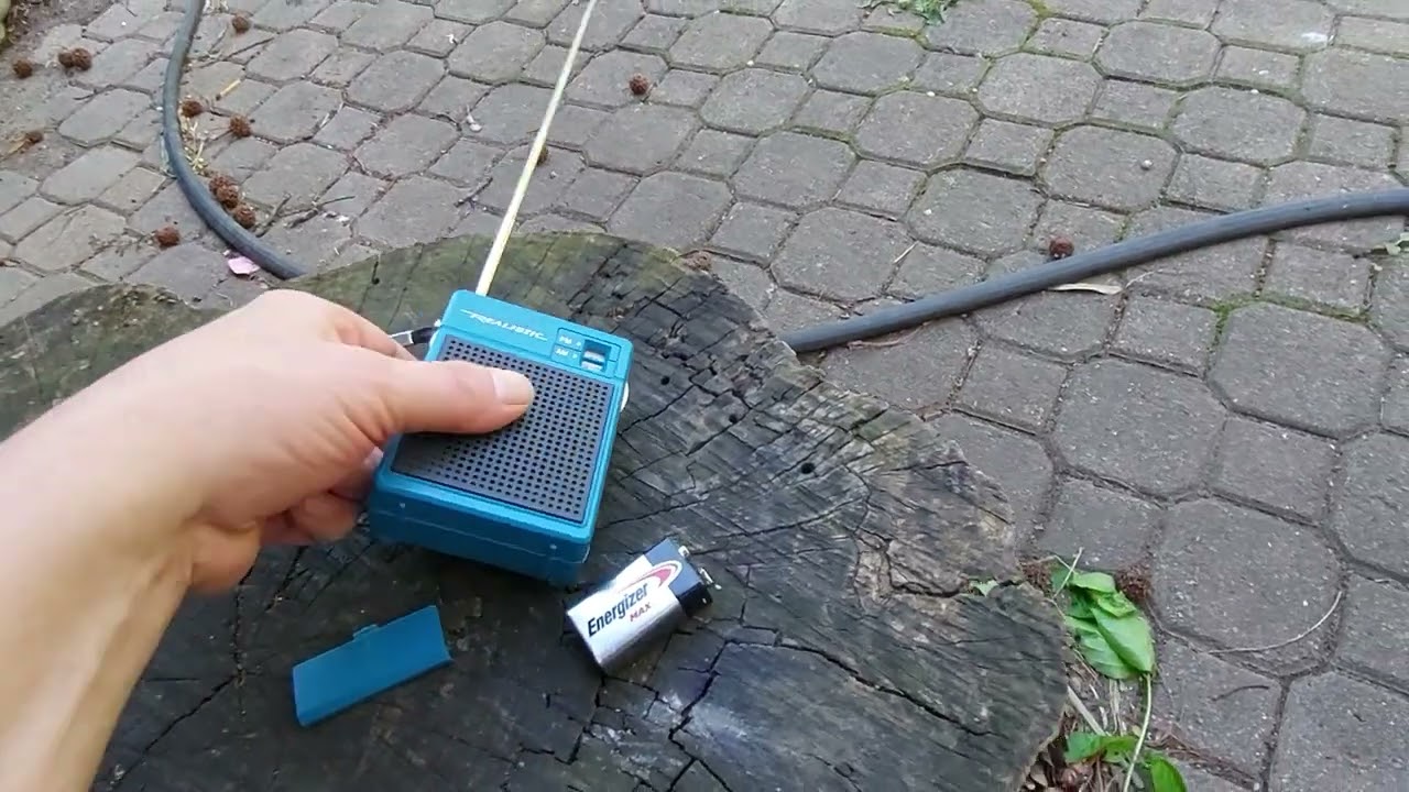 Amazing  yard sale score  $10 radio shack radio and knives  !