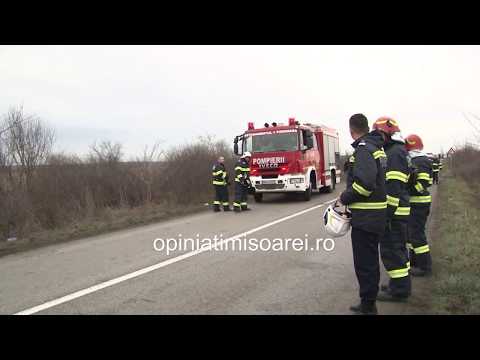 Accident langa Timisoara. Masina rasturnata, un om a murit, alti 3 sunt grav raniti