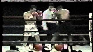 JULIO CESAR CHAVEZ PELEANDO ENOJADO