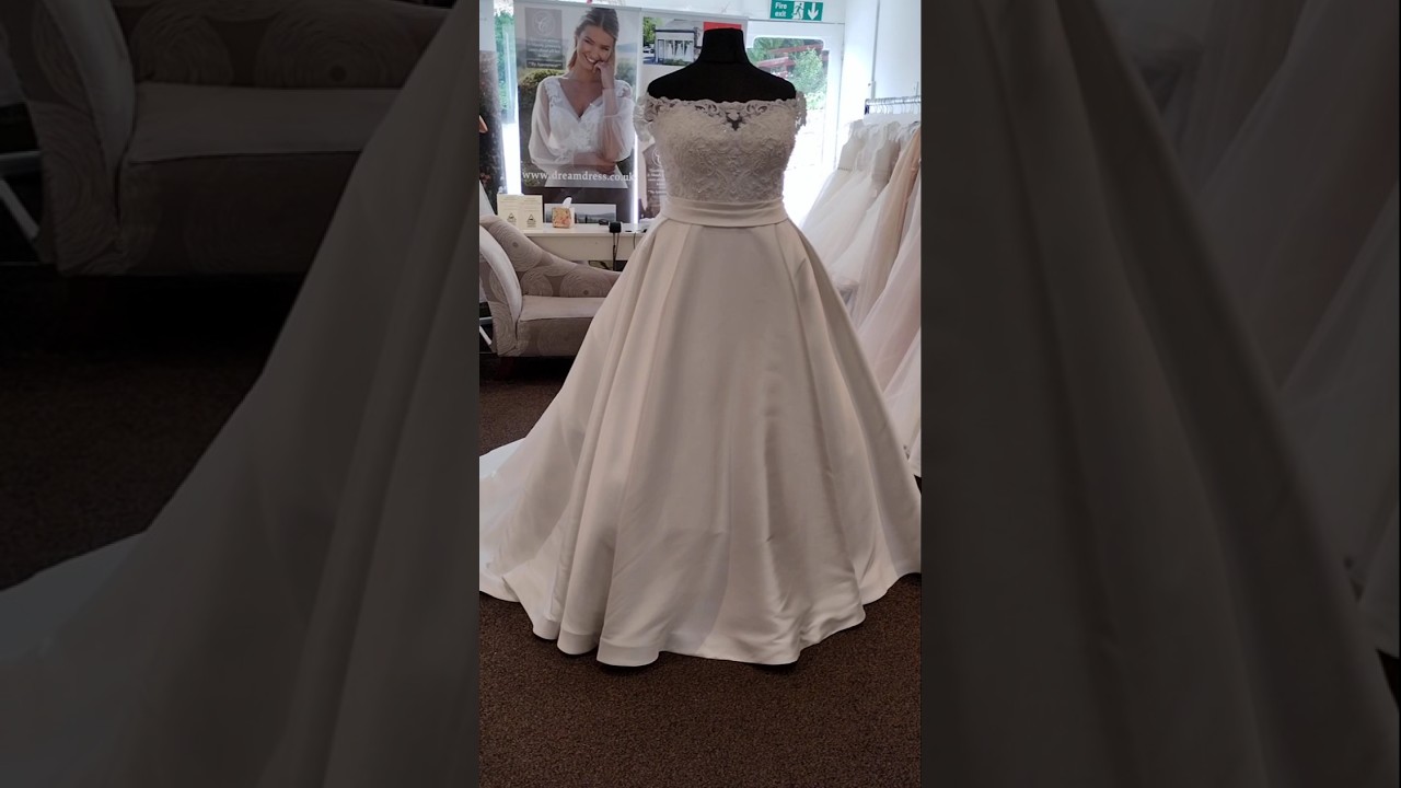 Lavinia ballgown elegant and graceful wedding day look!