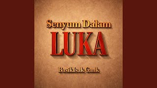Senyum Dalam Luka