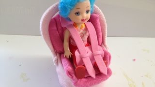 This mini doll car seat is suitable for Barbie-sized baby dolls and LPS. I made it out of a shampoo bottle, foam paper and two socks. 