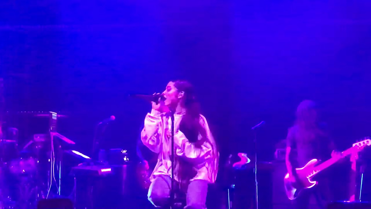 “Blazed”-Ariana Grande (Sweetener Sessions Chicago)