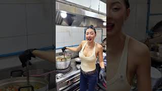Customers must be able to eat delicious food - Thai Street Food