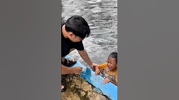 Tuan Faruq kedinginan pas mandi di mata air #anakdesa #davidsunairi #comedy #mataair