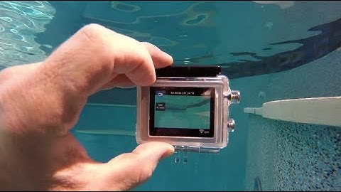Touching The LCD Screen Under Water? GoPro Tip 356 | MicBergsma