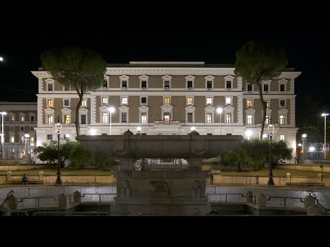 วีดีโอ: คำอธิบายและภาพถ่ายของจัตุรัส Cavour - อิตาลี: Rimini