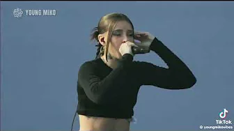 Young miko cantando wassup en Lollapalooza Young miko cantando wassup en Lollapalooza